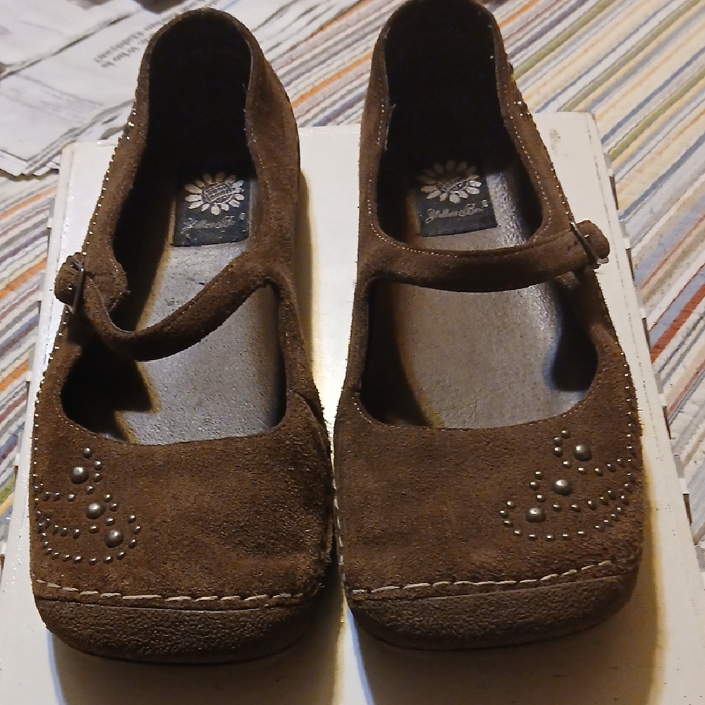Elegant Brown Womens Dress Shoes with Stud Details Size 8
